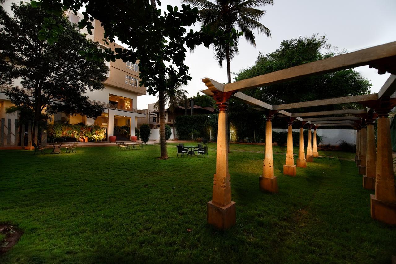 Hotel Priyadarshini Pride Hospet Exterior foto